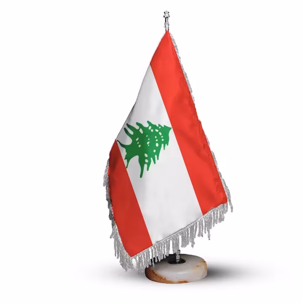 پرچم رومیزی کشور لبنان ریشه زرد با پایه سنگی افرا توس