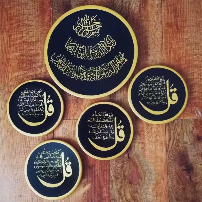 دیوارکوب سفالی طرح وانیکاد ونیکاد و چهار قل مشکی ست 5 عددی سایز 3 گالری ماه آسمانی 