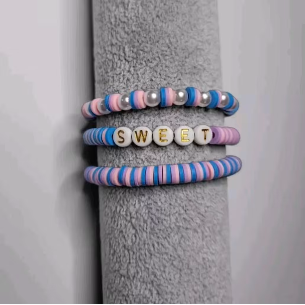 ست دستبند فیمو و مروارید و‌حروف لاتین