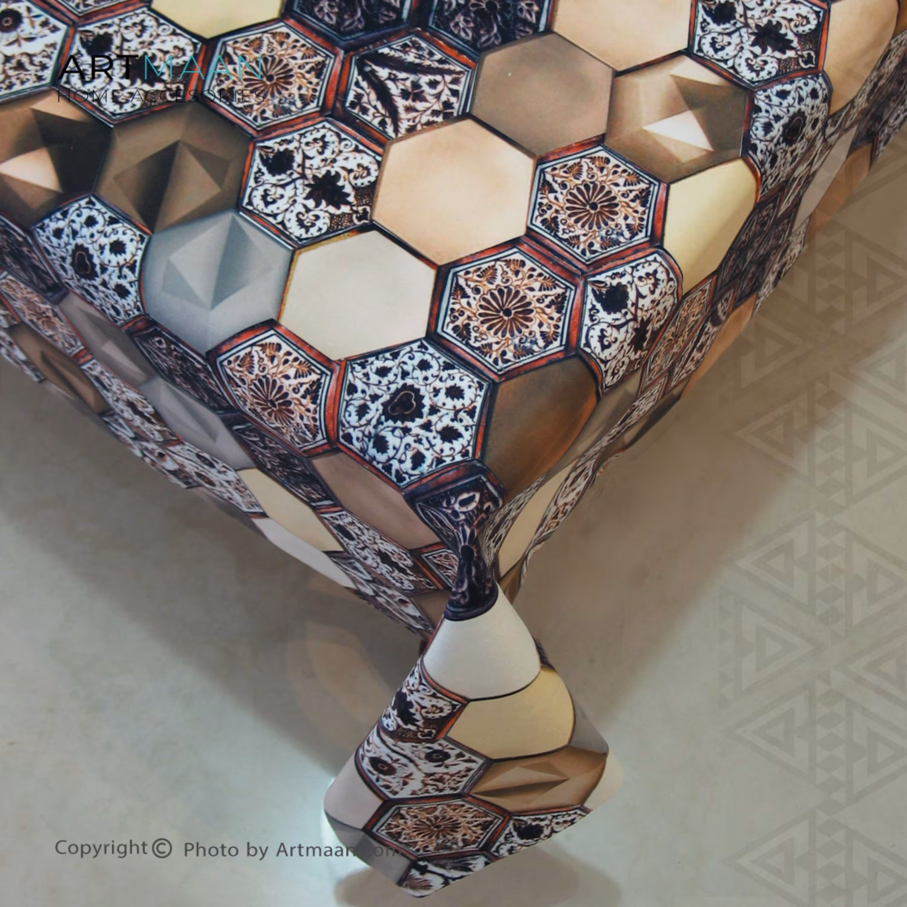 رومیزی مخمل  100x100 طرح کاشیخط 6 ضلعی قهوه ایی آرت مان