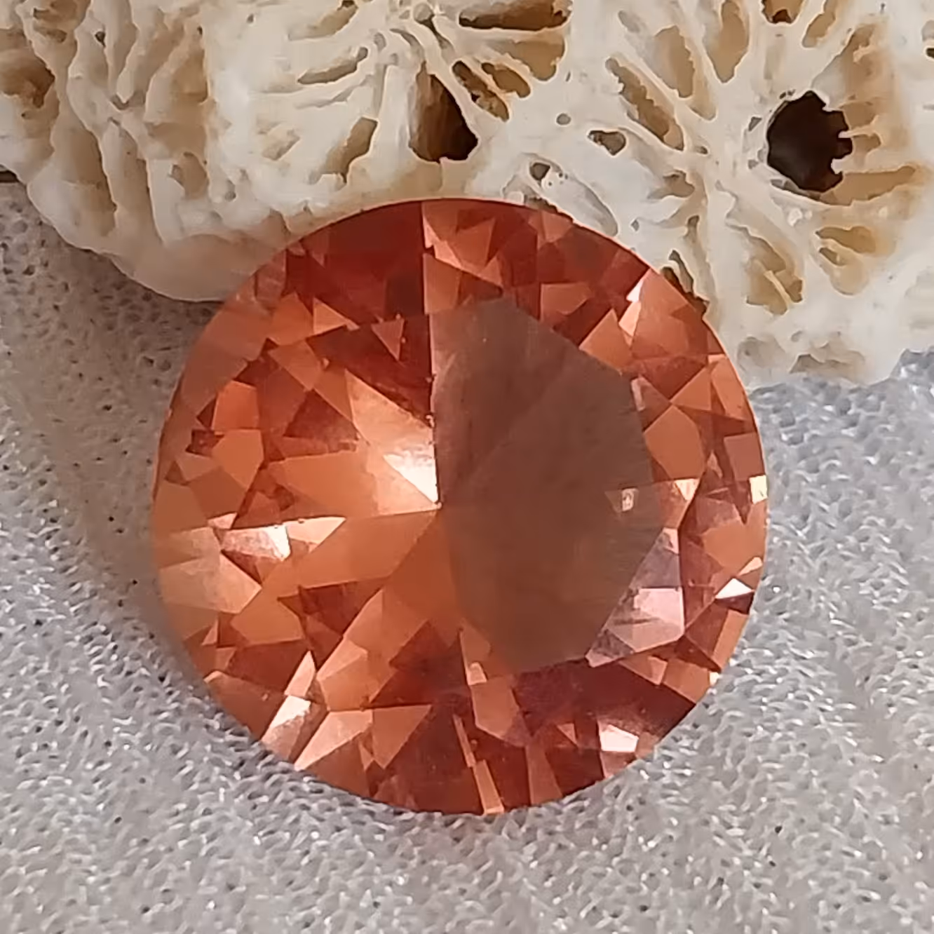 9.10قیراط نگین الکساندریت 7رنگ دایره ای