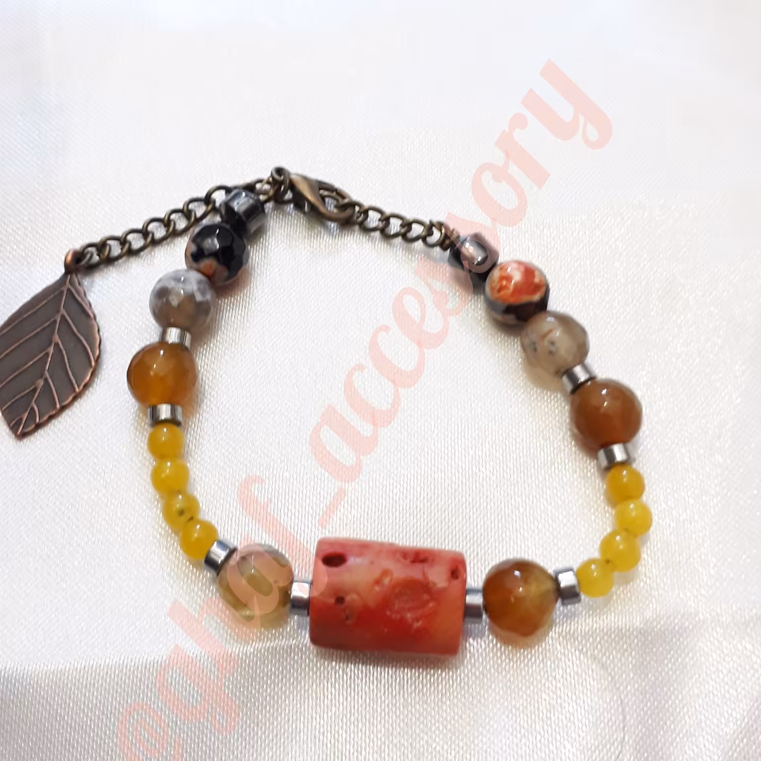 دستبند پاییزی ترکیب سنگ مرجان و عقیق