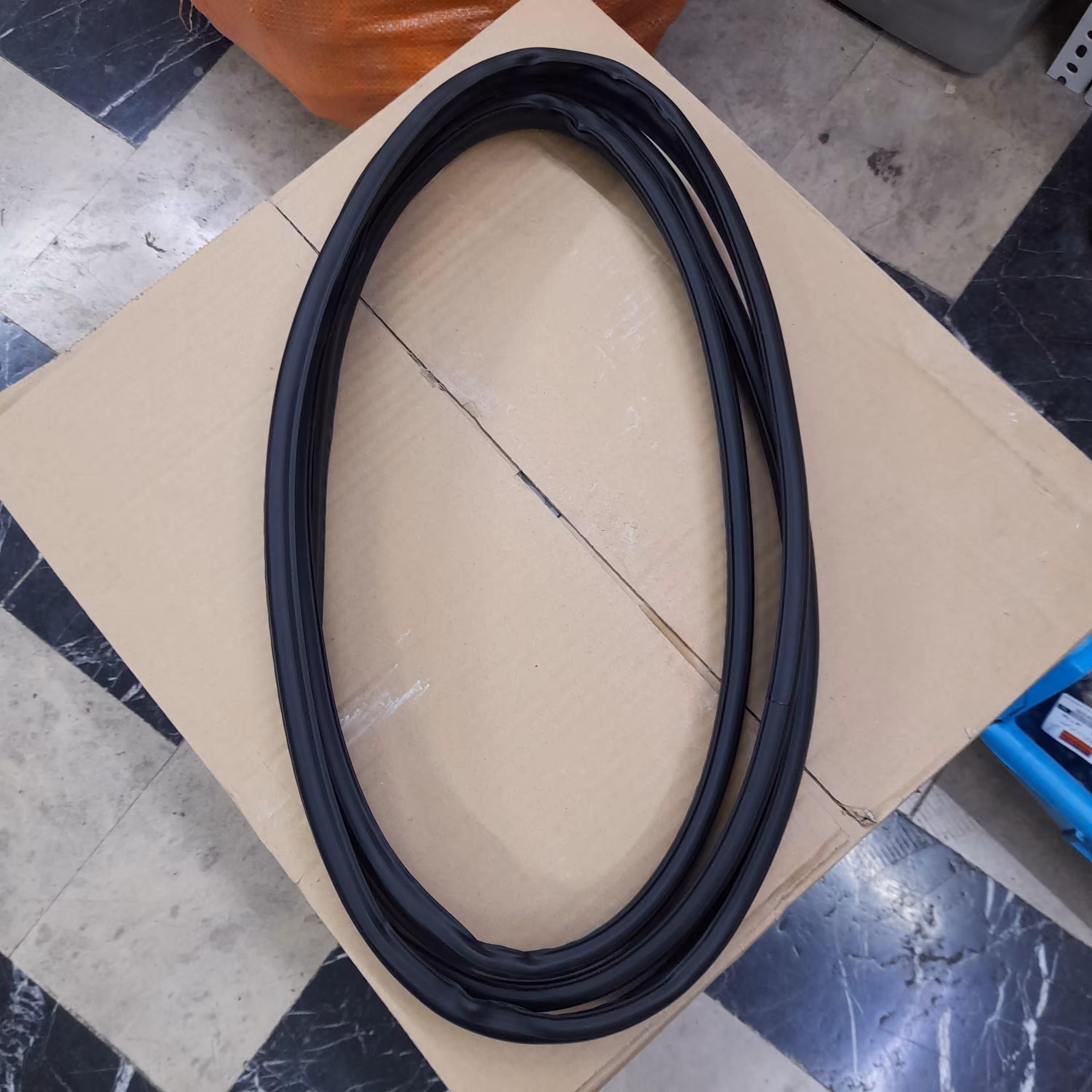 نوار  درب صندوق پراید صبا و 131 و 132 با کیفیت عالی 