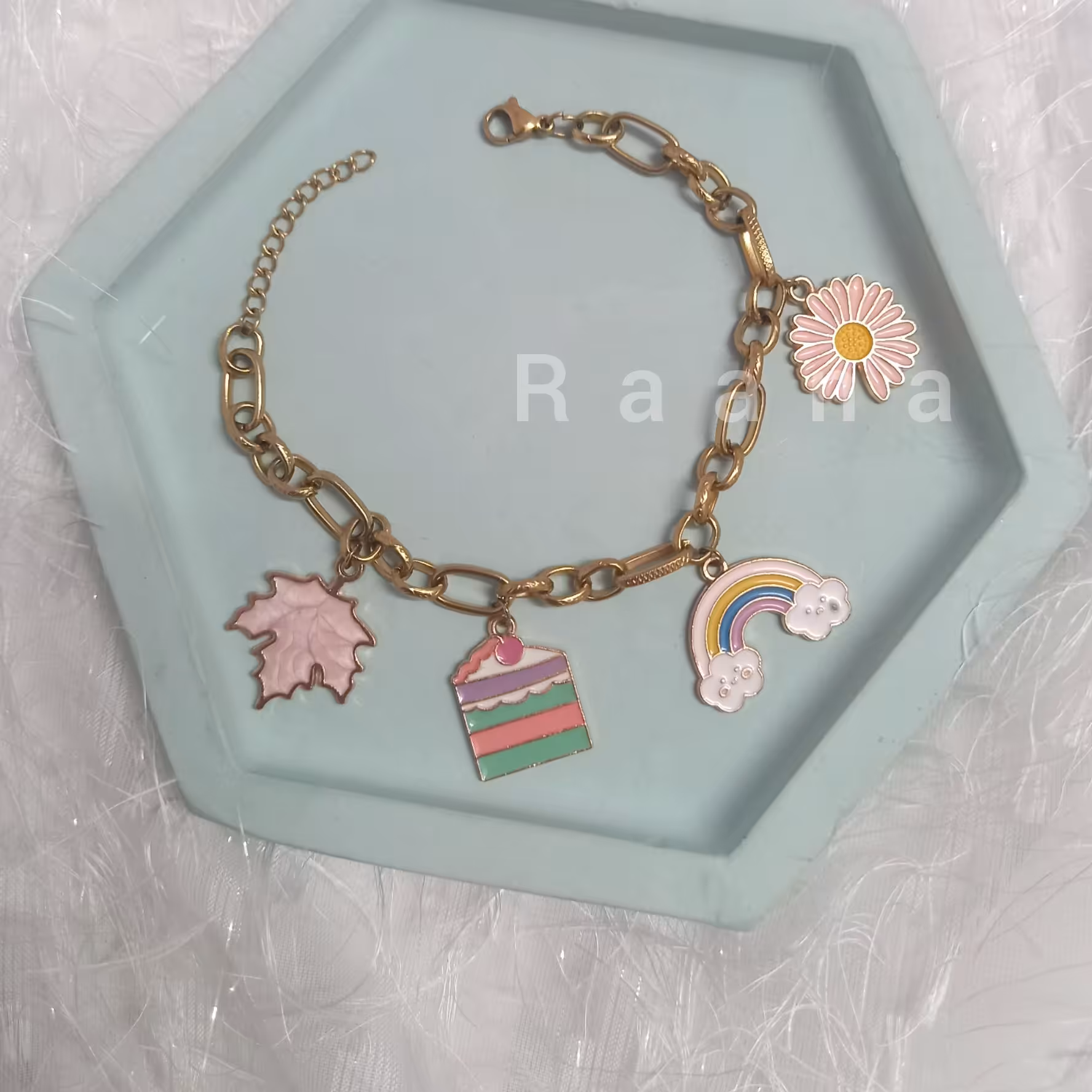 دستبند فانتزی آویز دار 