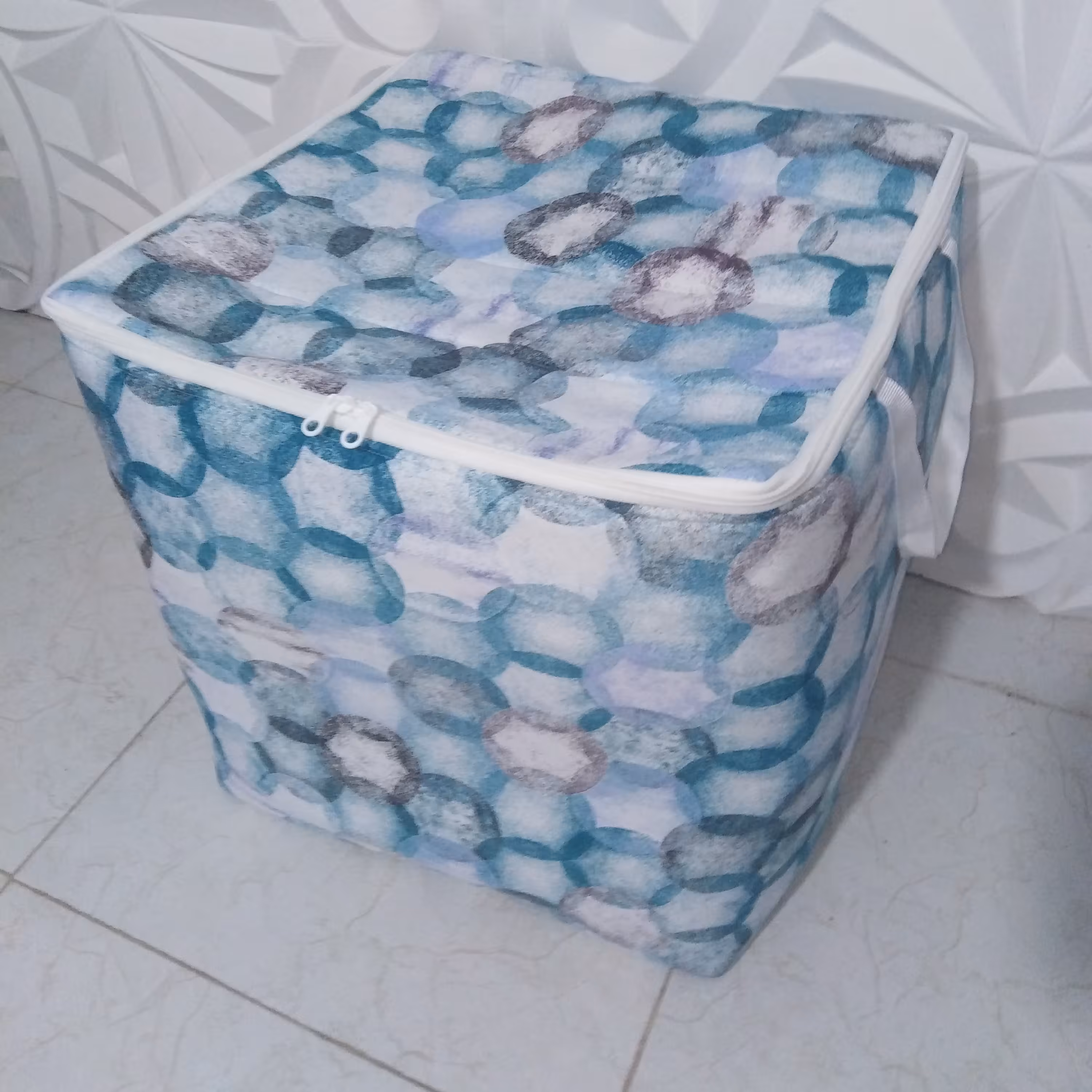 باکس لباس  و نظم دهنده منزل. در سایز 35 در 35 و ارتفاع 40