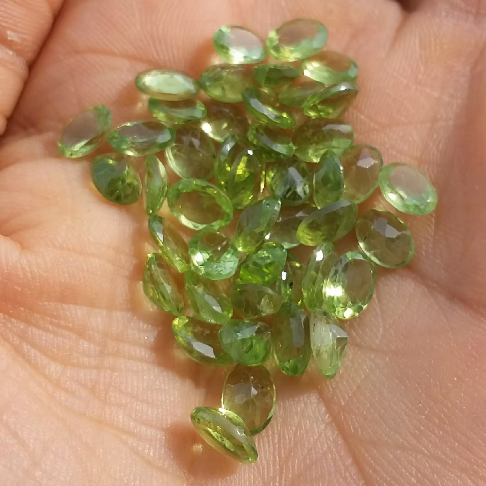 نگین جواهری وارداتی و پر از خواص زبرجد 100 در 100 طبیعی شااهکاار خلقت
