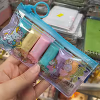 هایلایت آبنباتی کوچولو  و بامزه برای بچه ها با قیمت خیلی مناسب که 6تا رنگم داره جامدادیش هم جداگانه قابل استفادست