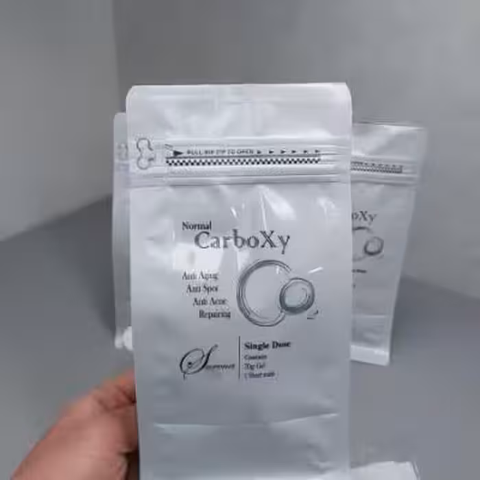 کربوکسی ژل نرمال یک نفره حاوی 25 سی سی ژل و یک شیت ماسک برند سورنا