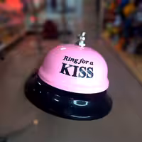 زنگ هتلی و کافه ای کوچک                                  