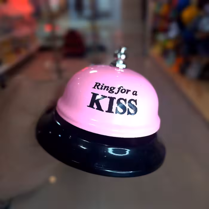 زنگ هتلی و کافه ای کوچک                                  