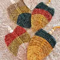 پر مکرومه بافی تک برگ  چند رنگ