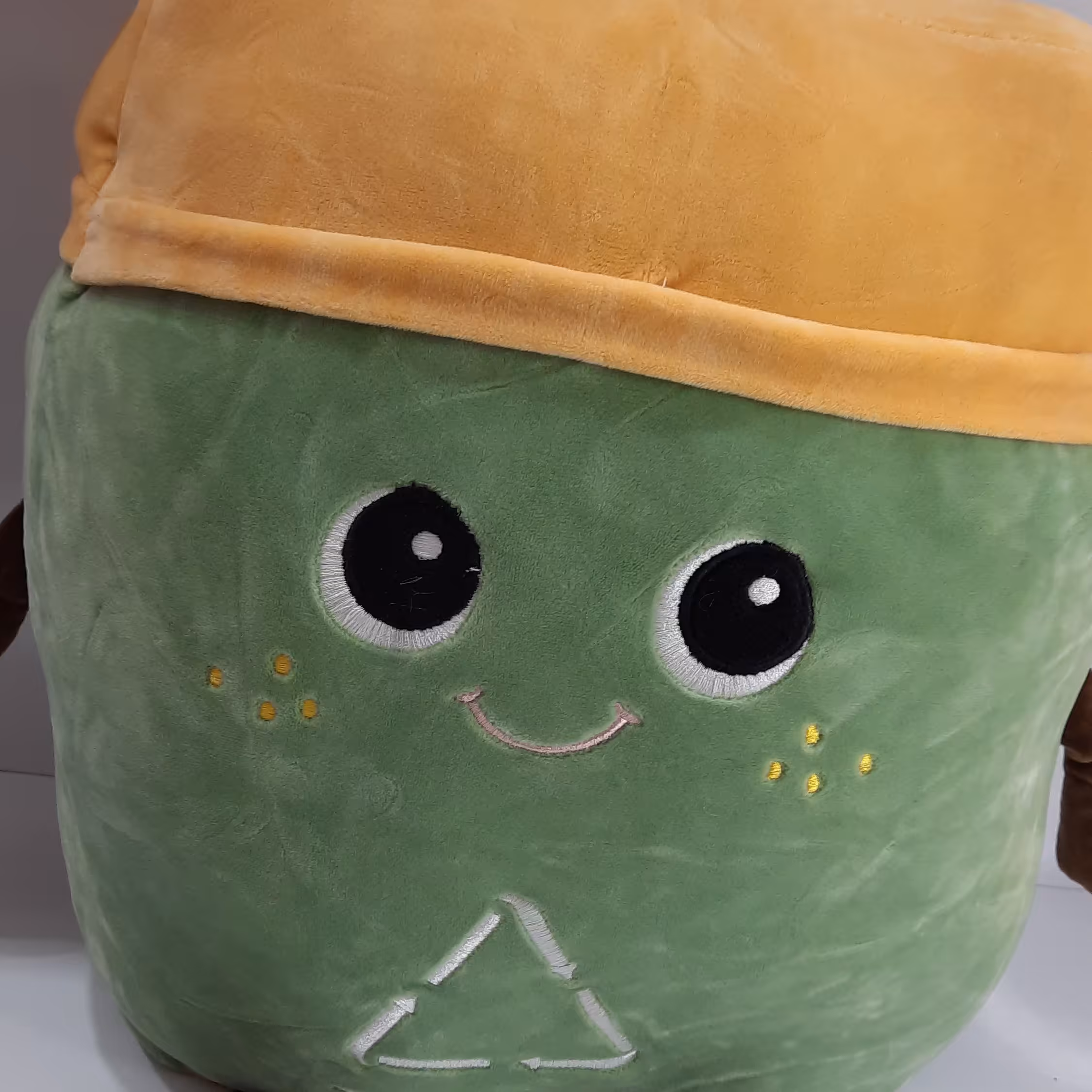 عروسک سطل بازیافت