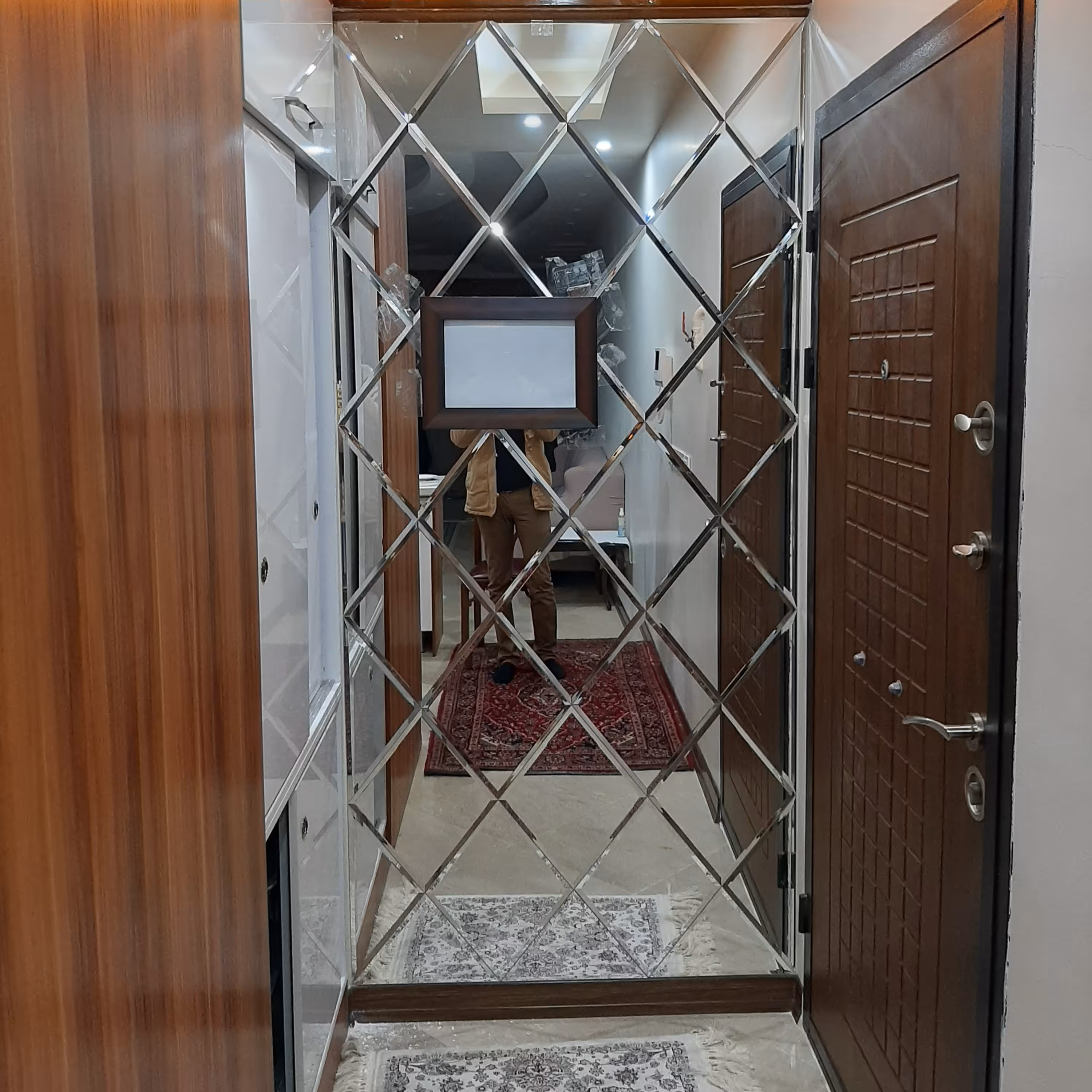 آینه دکوراتیو نقره ای(طرح لوزی)،هزینه ارسال پس کرایه است
