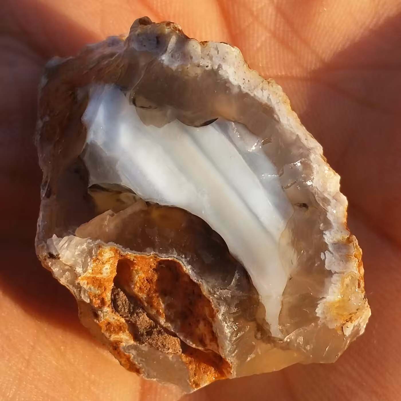 سنگ راف حبه شده عقیق سلیمانی 3بعدی رنگی بینظیر بسیار دیدنی کاملا طبیعی زیبا
 محشر
کد 7784