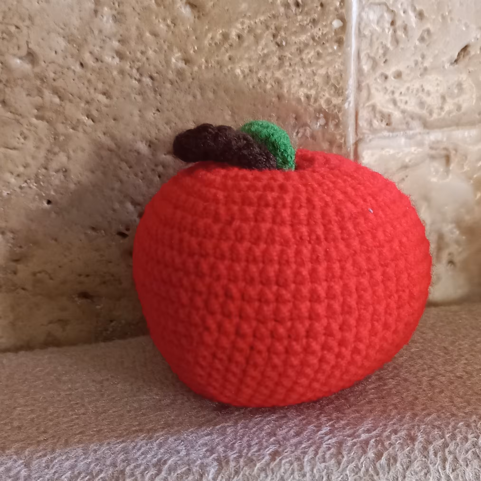 سیب قرمز برای هفت سین و دکوری زیبا