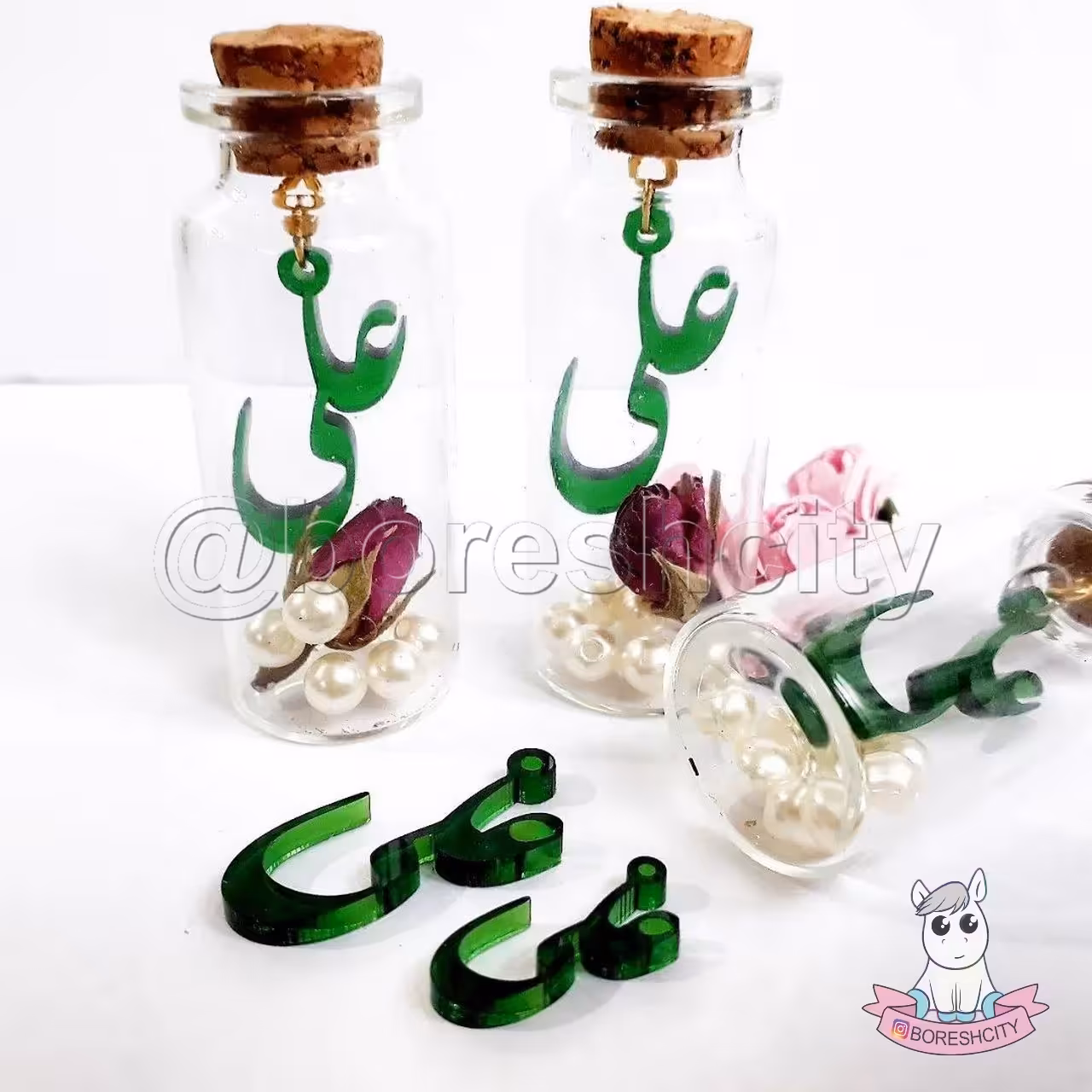 آویز اسم مبارک علی علیه السلام  پلکسی شفاف سبز 2 سانت (بسته 10 عددی)