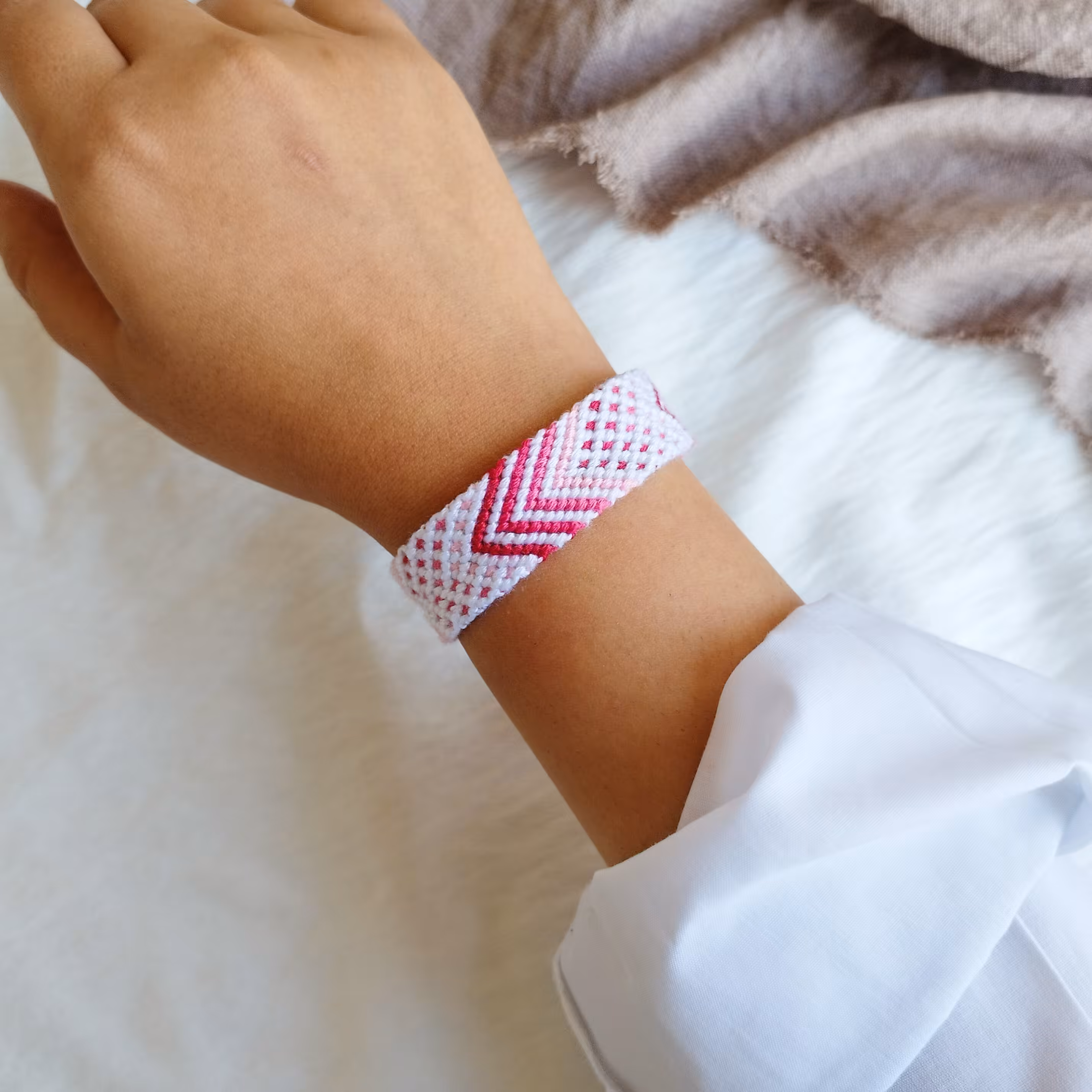 دستبند بافت صورتی با سایز دلخواه