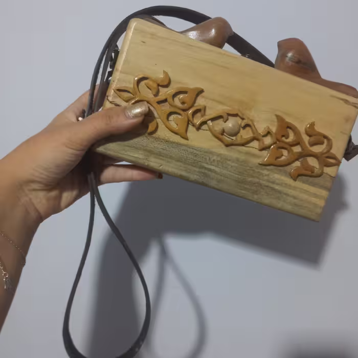 کیف دوشی چوبی با بند چرم شتر طبیعی
