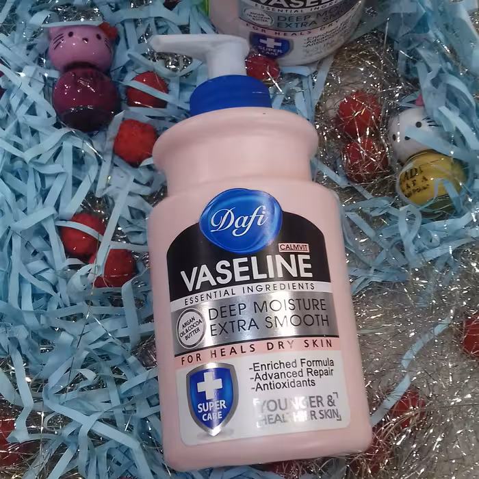 وازلین پمپی دافی با وزن 343 میل جهت از بین بردن خشکی پوست 