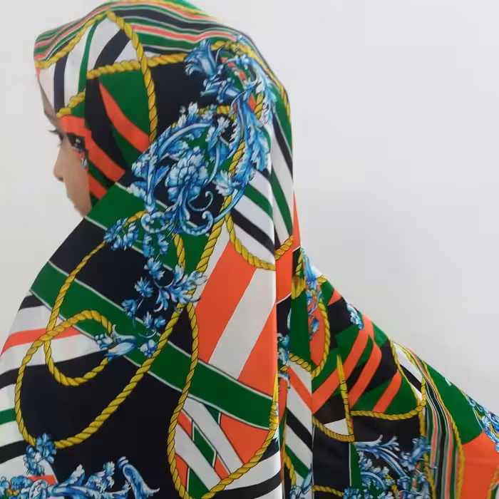 روسری ساتن با رنگ مرجانی قواره 120