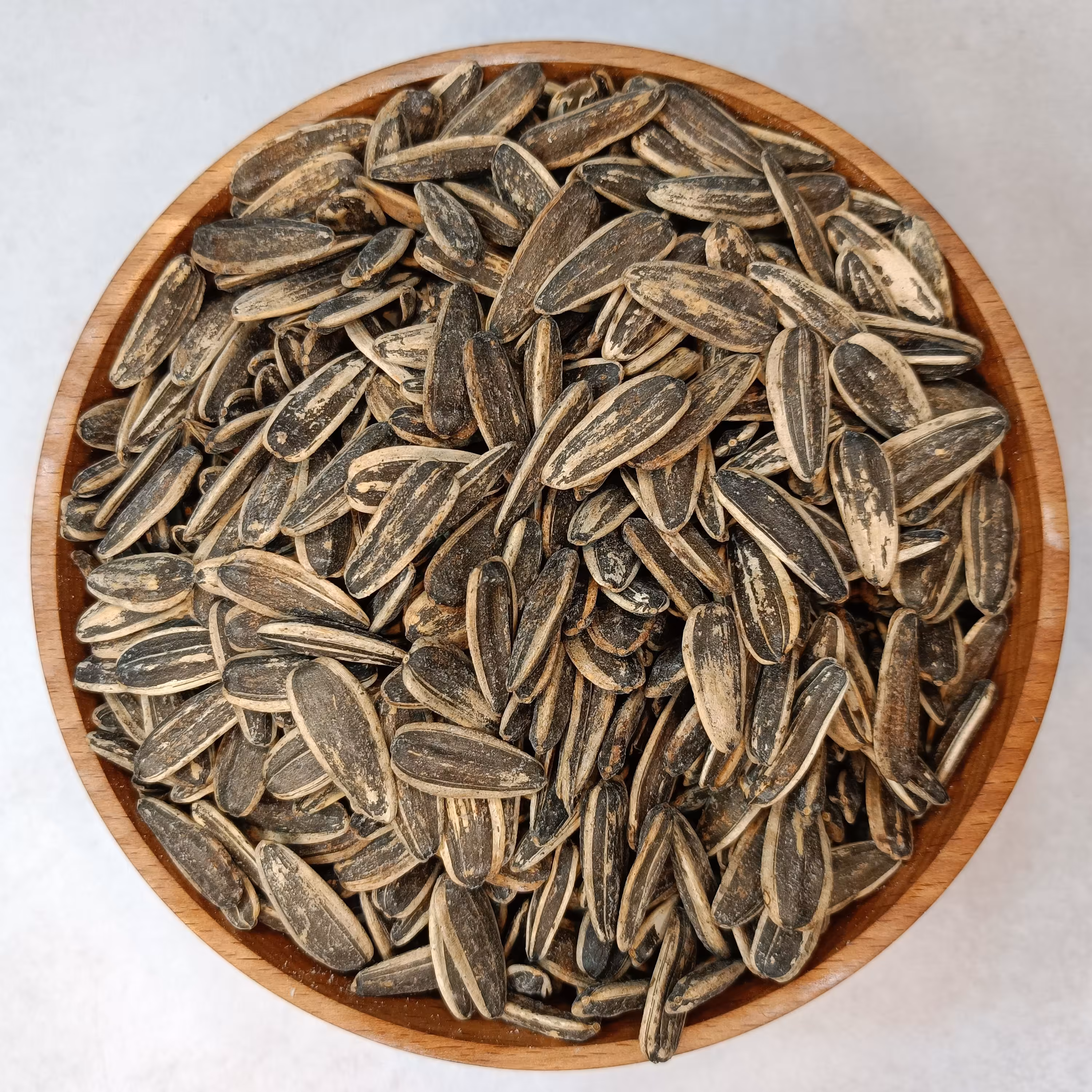 تخمه آفتابگردان دور سفید رژیمی کم نمک یک کیلویی آجیل و خشکبار مهران