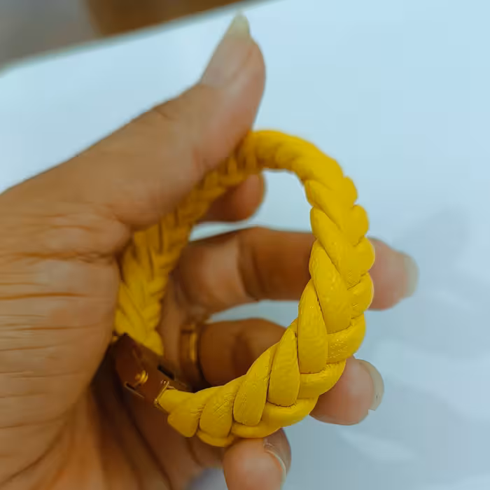 دست بند چرم طبیعی گوسفندی مدل بافت سه ردیفه رنگ زرد 