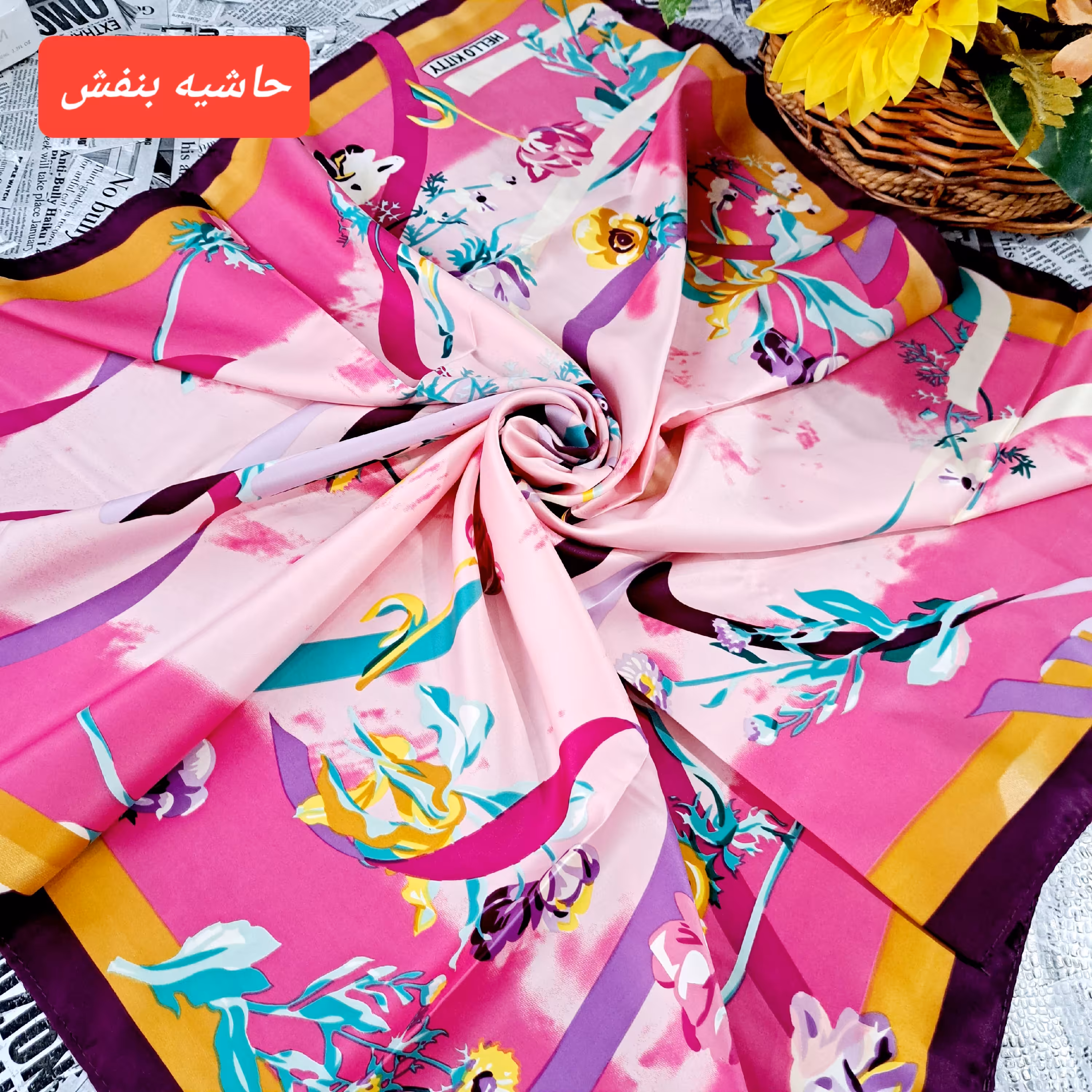 مینی اسکارف مدل گل و روبان رنگبندی دارد جنس ابریشم 