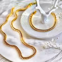 ست دستبند و گردنبند طلایی با بافت فشرده  اسپورت استیل ضد حساسیت 