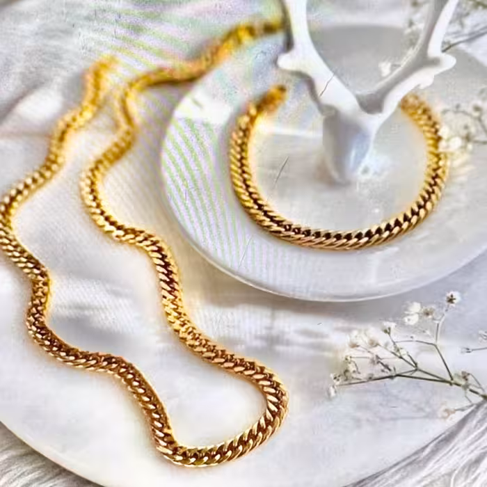 ست دستبند و گردنبند طلایی با بافت فشرده  اسپورت استیل ضد حساسیت 