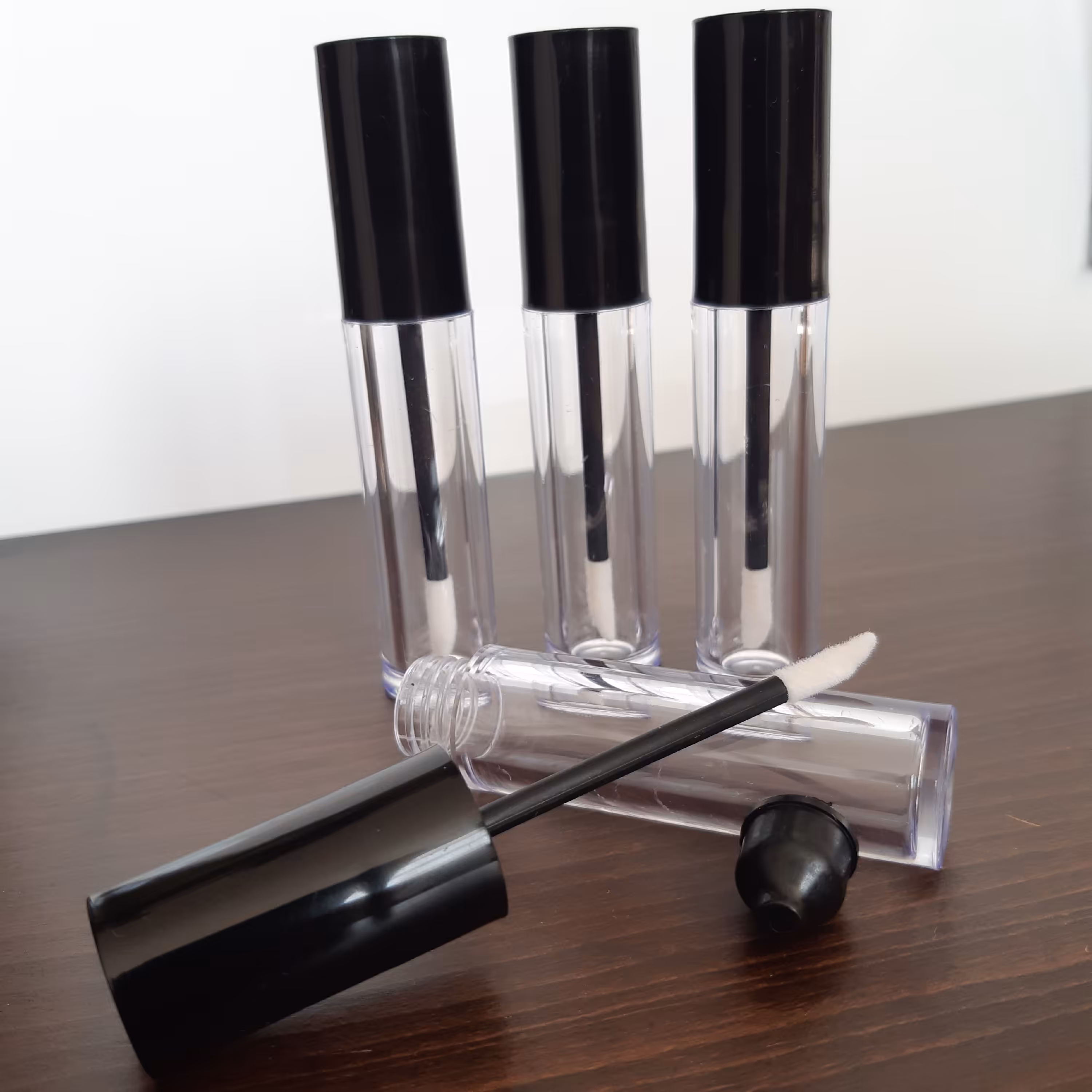 پوکه رژ مایع بسته ده عددی مدل گرد 