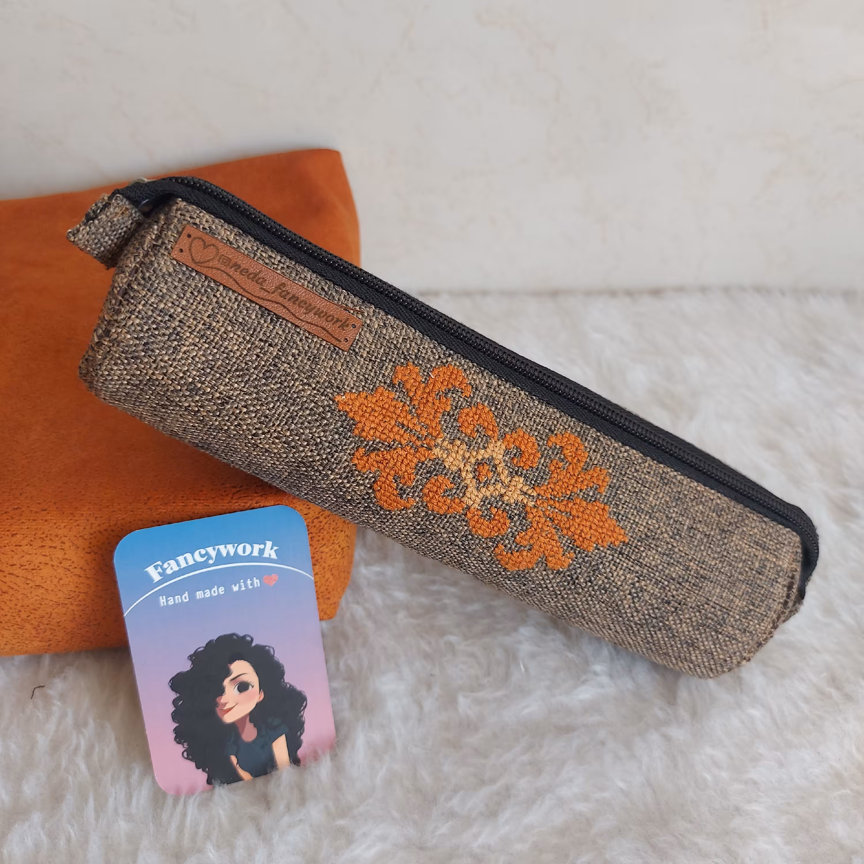 جا مدادی استوانه ای ....قابل سفارش به صورت تک و ست با کیف پول