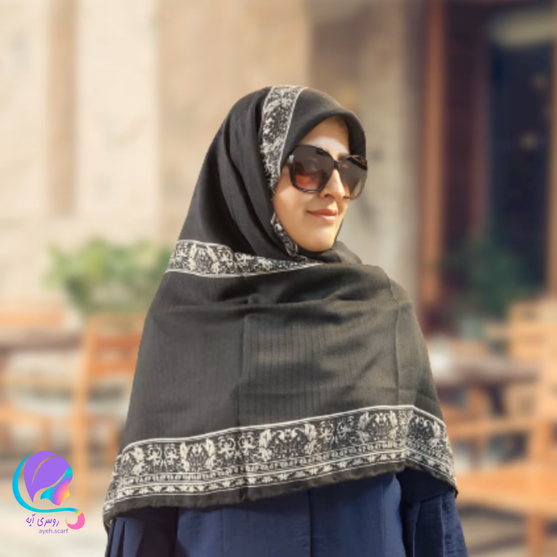 روسری نخی حاشیه دار