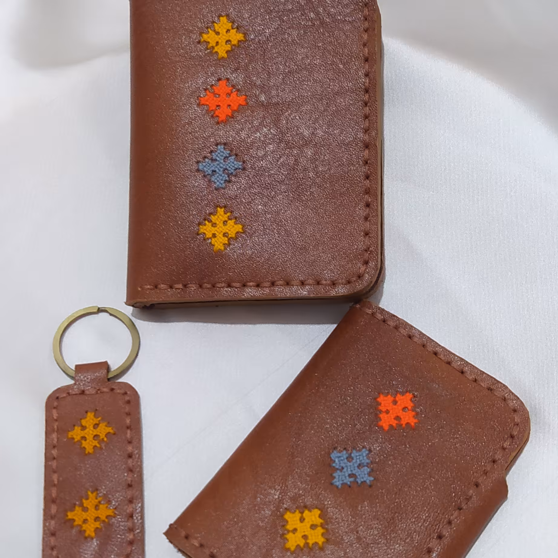 ست کیف پول و جاکارتی و جاسوییچی چرم طبیعی گاوی 