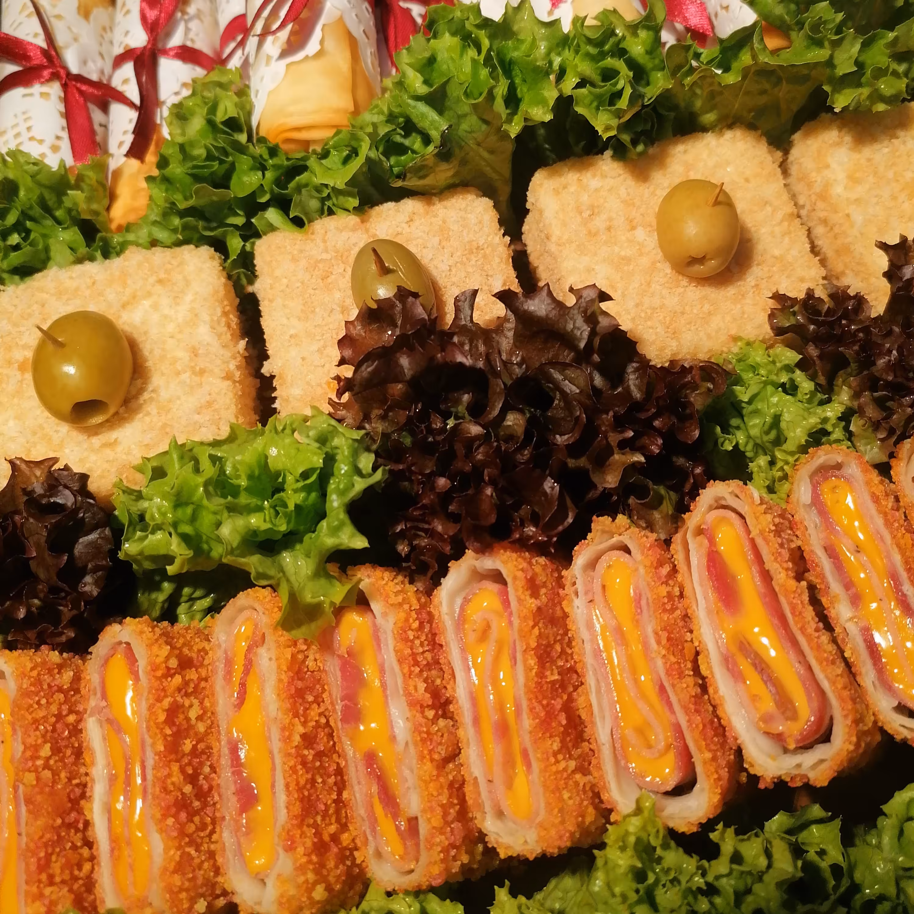 سینی میکس فینگرفود15نفره هزینه ارسال بر عهده مشتری است 