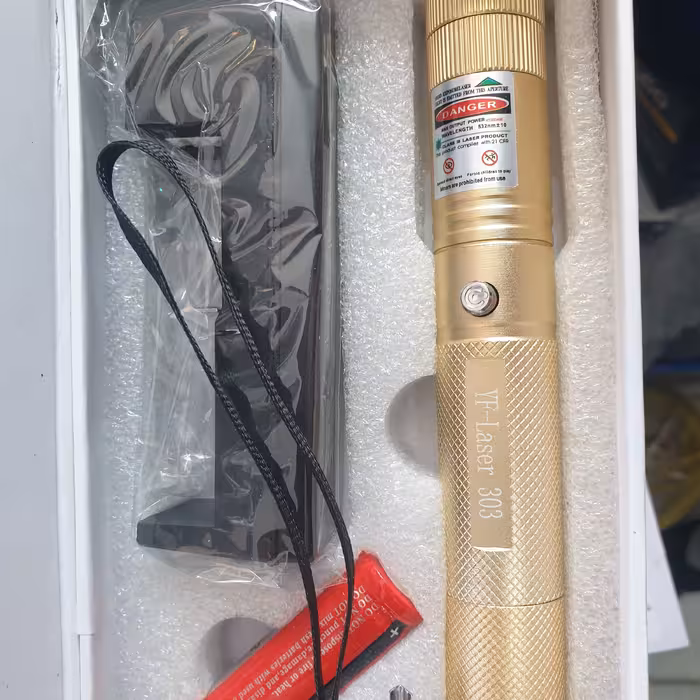 لیزر پوینتر سبز  لیزر خطی کیلومتری  باتری 4800 میلی آمپر کیفیت بالا