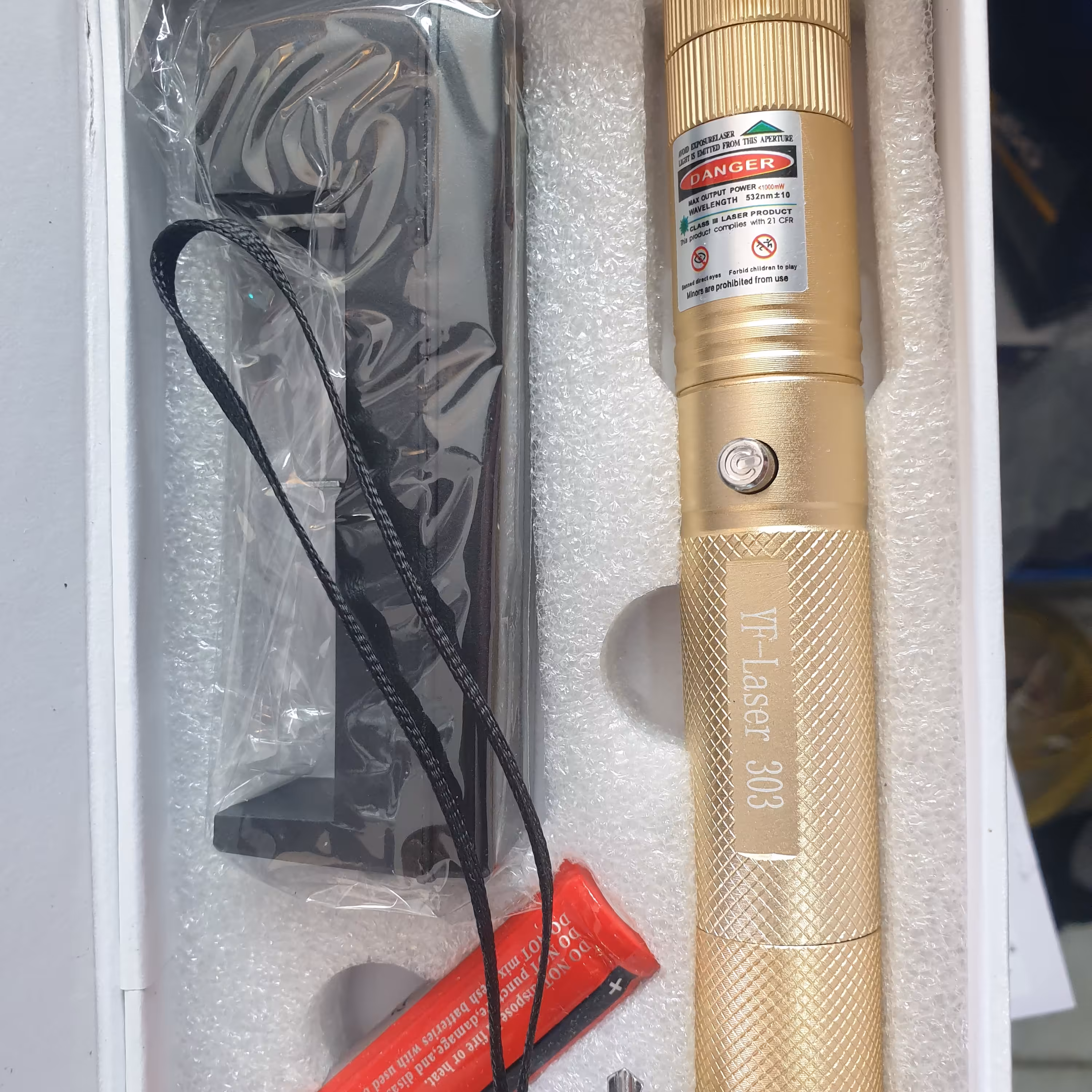 لیزر پوینتر سبز  لیزر خطی کیلومتری  باتری 4800 میلی آمپر کیفیت بالا