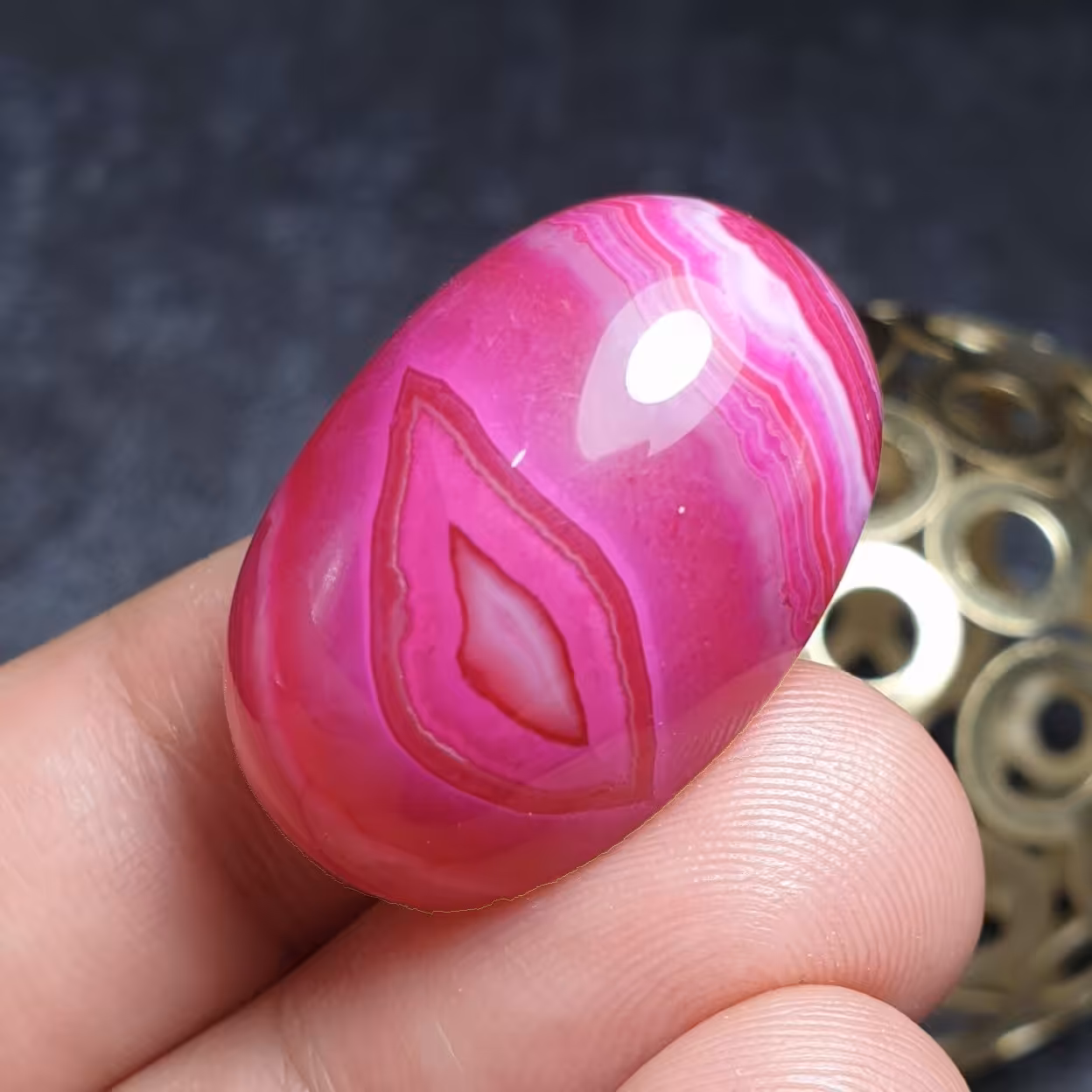  نگین درشت زیبای سنگ عقیق سلیمانی بسیار خاص اصل معدنی
کد  28781