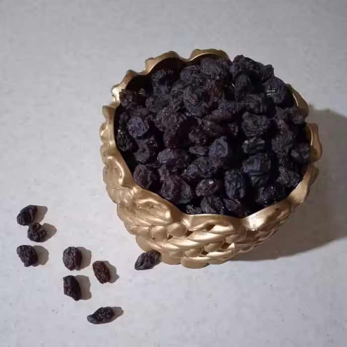 مویز قرمز (1000 گرمی) گوشتی آفتابی دیم شیرازی باغدار نمونه