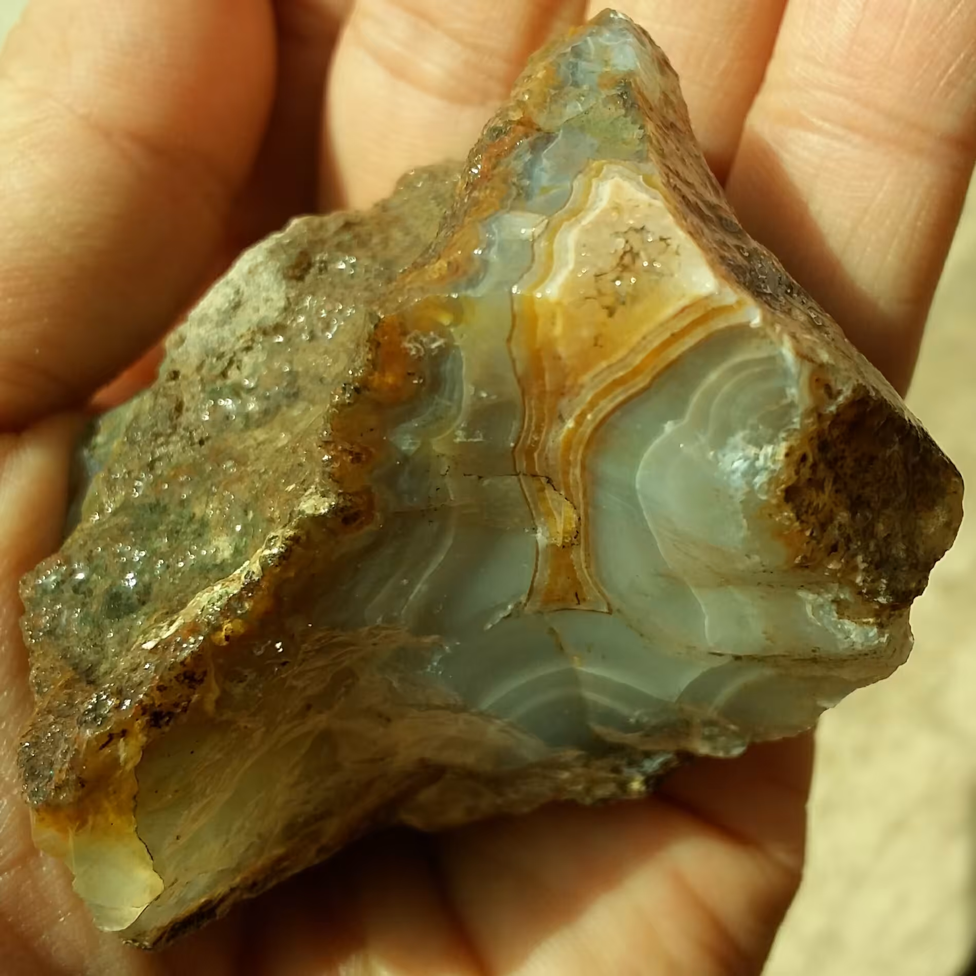 سنگ راف عقیق سلیمانی رنگی محششر دیدنی خااص 100درصد طبیعی