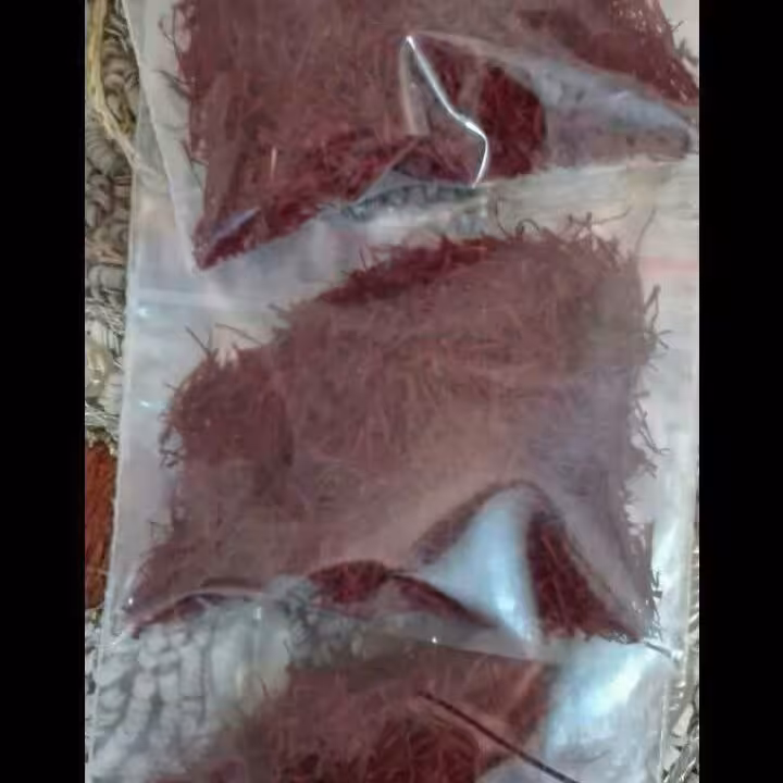 زعفران محلی سرگل خالص بدون ذره ای رنگ وناخالصی عطر وطعم خیلی عالی برداشت پاییز 1