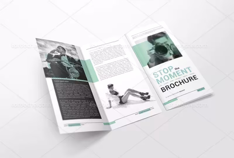 موکاپ لایه باز بروشور 3 لت | گرافیک با طعم تربچه