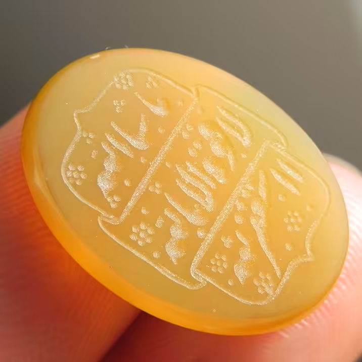 نگین عقیق زرد اصل معدنی خطی حکاکی دست مناسب برای انگشتری