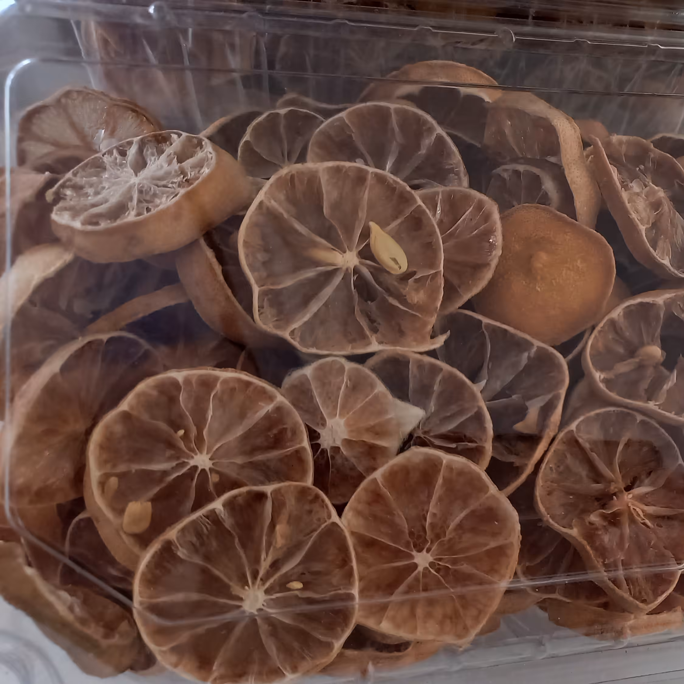 لیمو ترش خشک      گوشتی.  200 گرمی . تمیز و به صرفه