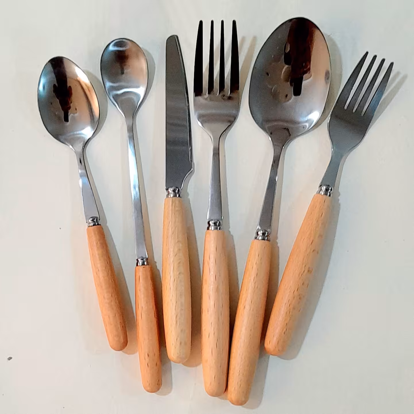 ست قاشق،چنگال،کارد،چنگال میوه خوری،شربت خوری،مربا خوری  جمعا 36 عدد دسته بامبو، استیل زنگ نزن