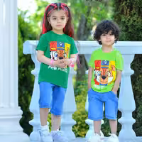 تیشرت و شلوارک لی بیرونی دخترانه وپسرانه طرح سه سگ نگهبان سایز 35 تا 55 کد7650z