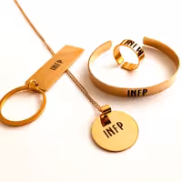 ست استیل با آبکاری طلا با طرح تایپ های MBTI