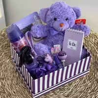 باکس هدیه سوپرایز سایز متوسط باتوجه به سلیقه و بودجه شما