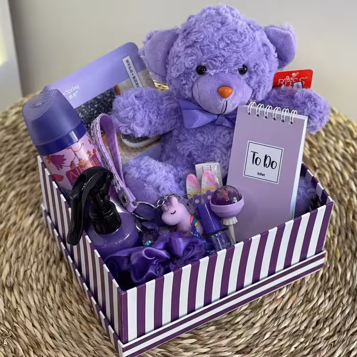 باکس هدیه سوپرایز سایز متوسط باتوجه به سلیقه و بودجه شما