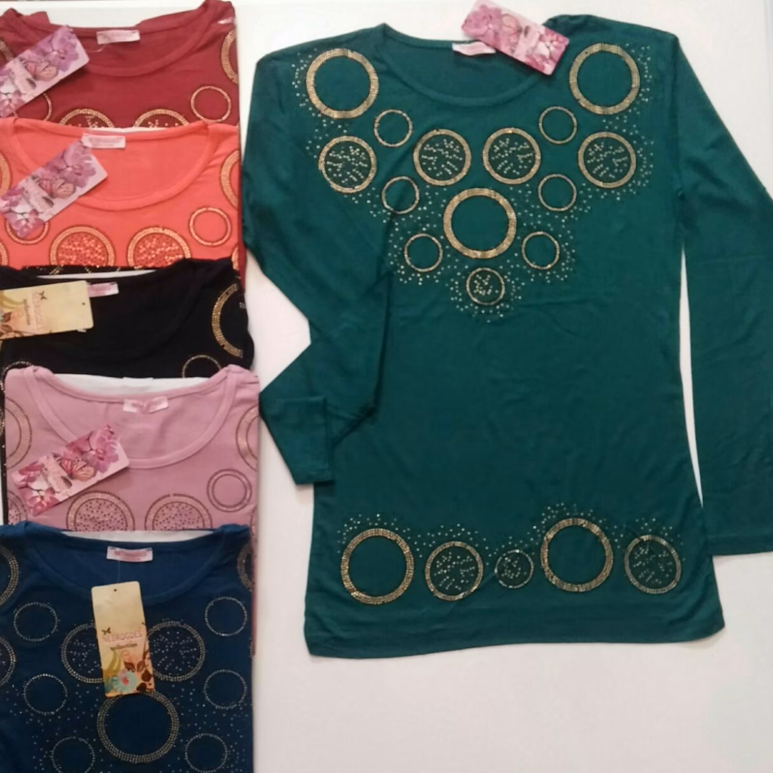 بلوز  زنانه فقط رنگ زرشکی