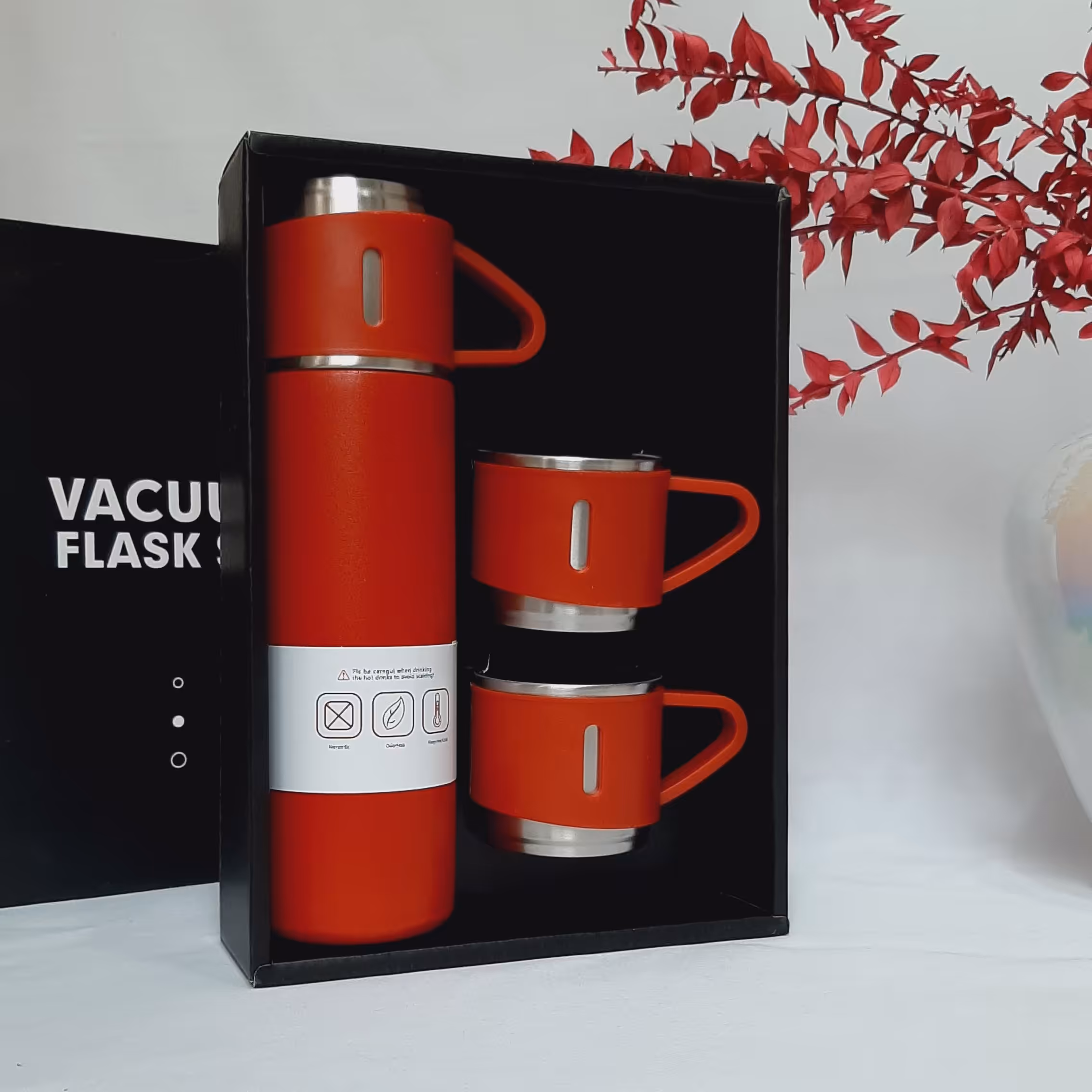 فلاسک سه لیوان با بسته‌بندی مناسب برای هدیه، 500 میل با بدنه ضدخش/رنگ قرمز